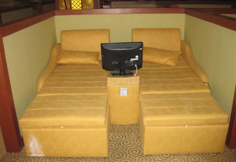 Ghế massage chân nỉ vàng